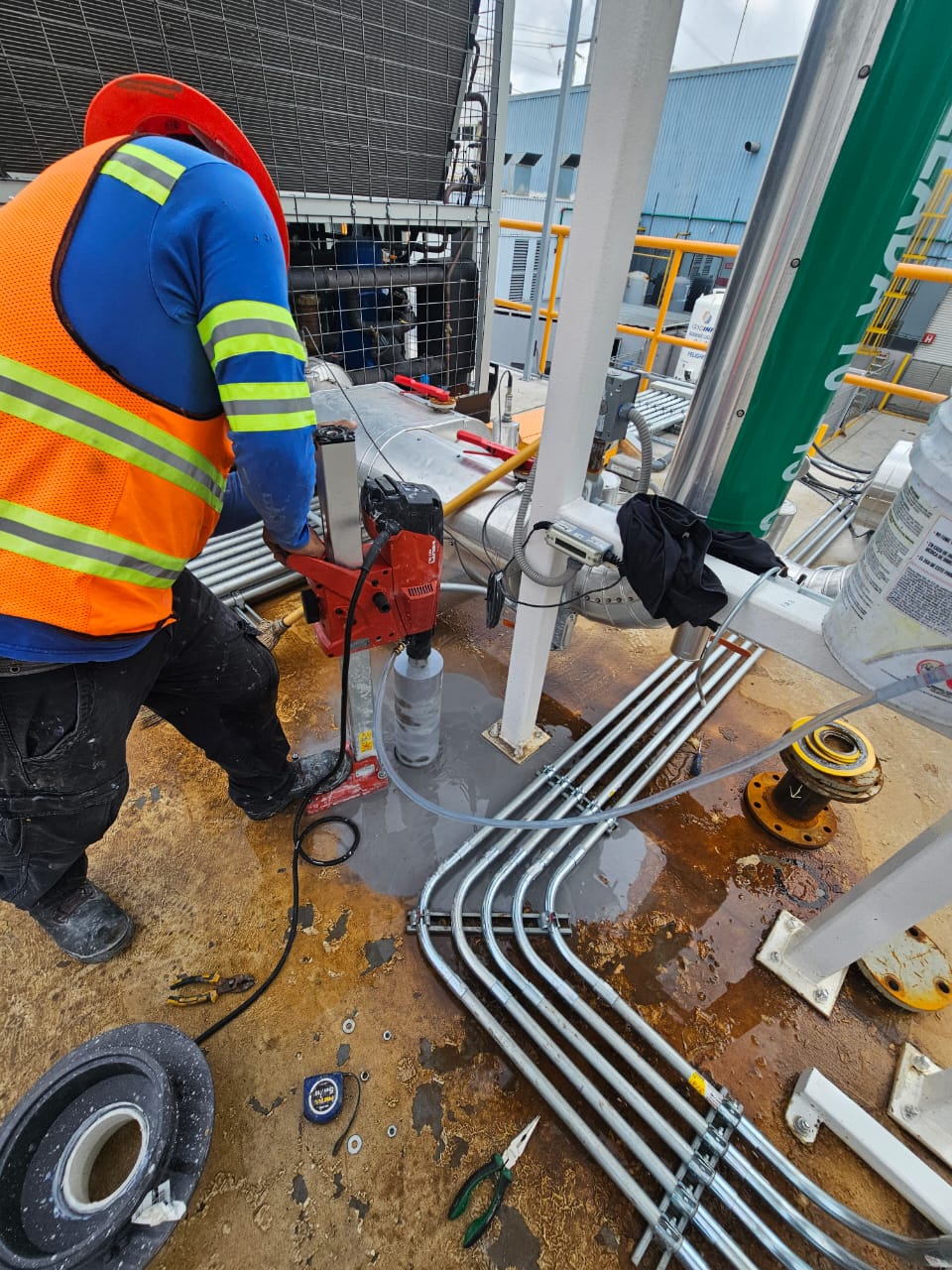 Perforación e instalación en azotea técnica